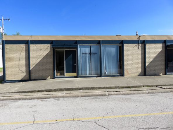 104 E Chestnut St, Gillespie, IL 62033